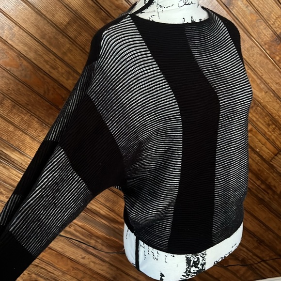 Sweater - Picture 3 of 4